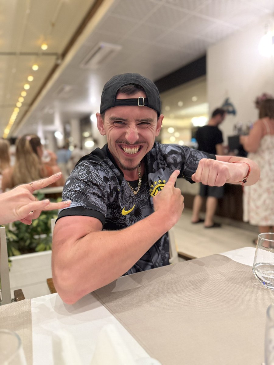 ManLikeHamm's tweet photo. Ben you have to stop. you smoke too tough. your swag too different. your bitch is too bad. they'll kill you https://t.co/vXYqLSC102