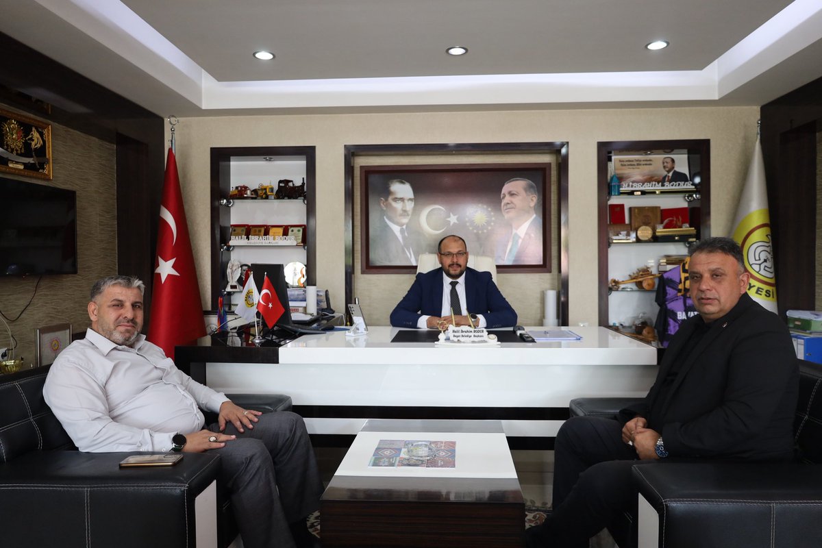 📌 Hizmet İş Sendikası Afyonkarahisar Şube Başkanı Kemal Erkuş ve Ceylan Evsen, Belediye Başkanımız Sayın Halil İbrahim Bodur’u makamında ziyaret ettiler.

Nazik ziyaretleri için kendilerine teşekkür ediyorum.