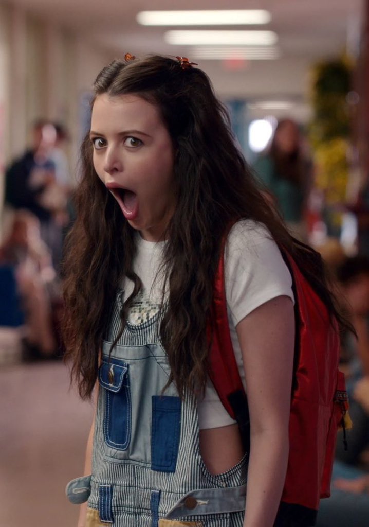 Ella está teniendo mala prensa por un ex y él decide cambiar toda la narrativa cuando sale al partido no con su camiseta, sino CON LA DE SU ESPOSA, EX JUGADORA OLIMPICAAAA y en vez de hablar del partido, todos los locutores empiezan a decir sus logros.