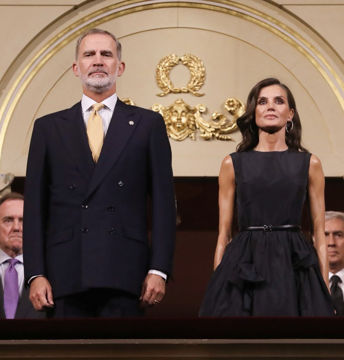 🔴NOTICIAS➡️Los Reyes abren el uso del Palco Real a representantes de colectivos sociales.

Desde hace tiempo,Don Felipe y Doña Letizia querían llevar a cabo esta iniciativa,que formalmente,ha podido ser puesta en marcha tras el trabajo conjunto del Teatro Real y la Casa del Rey.