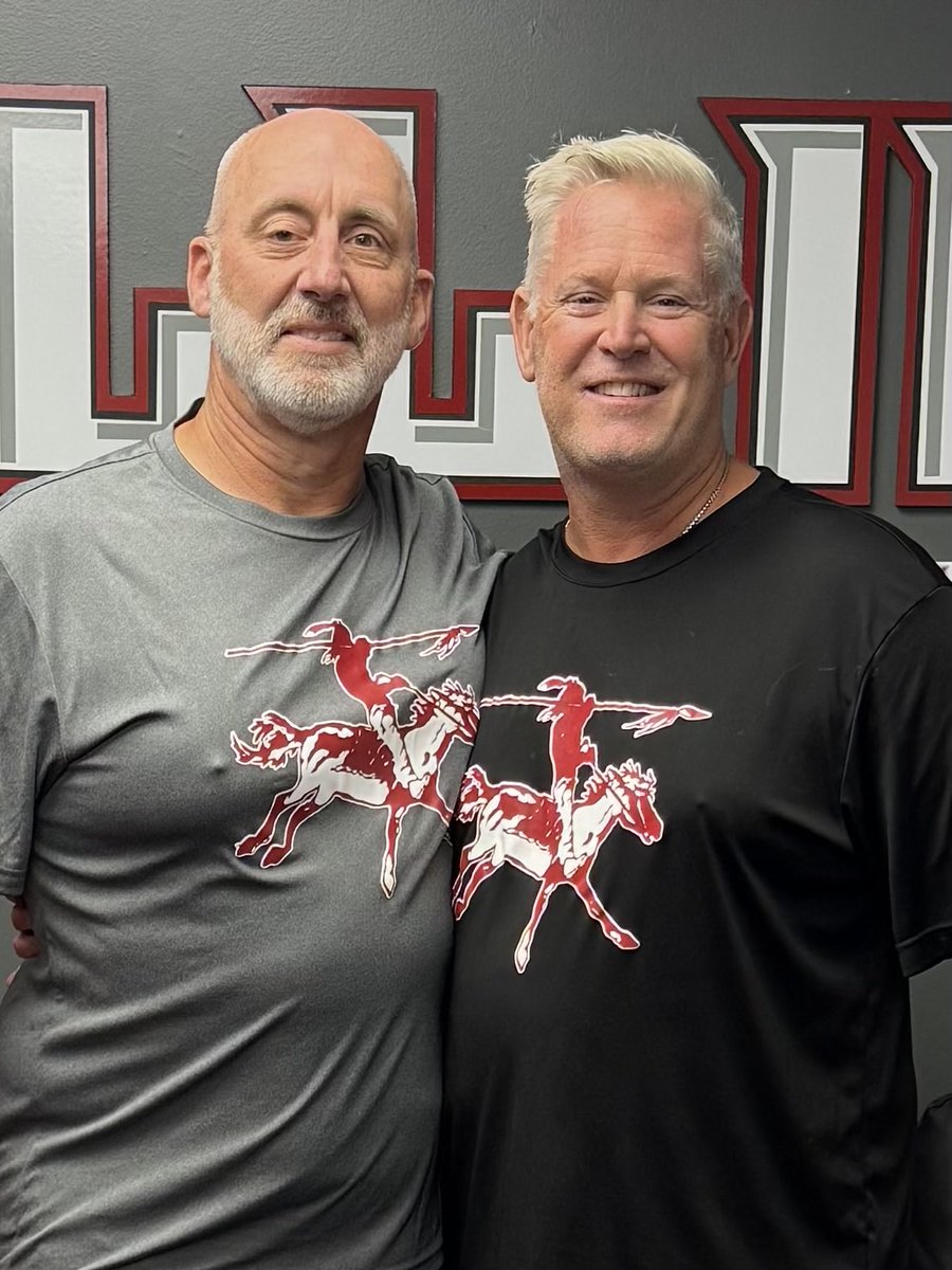 FrankCignetti's tweet photo. Great to see IUP HOF LEGEND Jeff Turnage today! #BigIndianBrotherhood @Turnage_91 https://t.co/OTd9xnuqUK