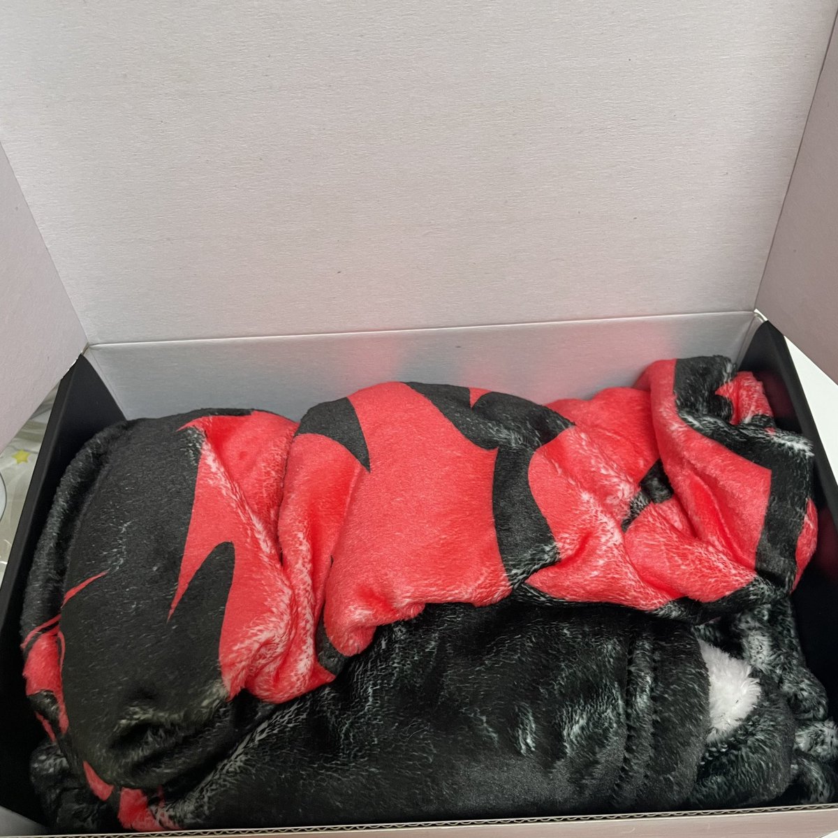 got_struck_by's tweet photo. #양도 #sell
#에이티즈 #ATEEZ 

미친폼 역조공 담요 양도 (사용 X, 개봉 O)

양도가 : 40,000 ₩
택배비 : 3,000 ₩

https://t.co/BCsqbViSBq https://t.co/OGyOZXZHcx