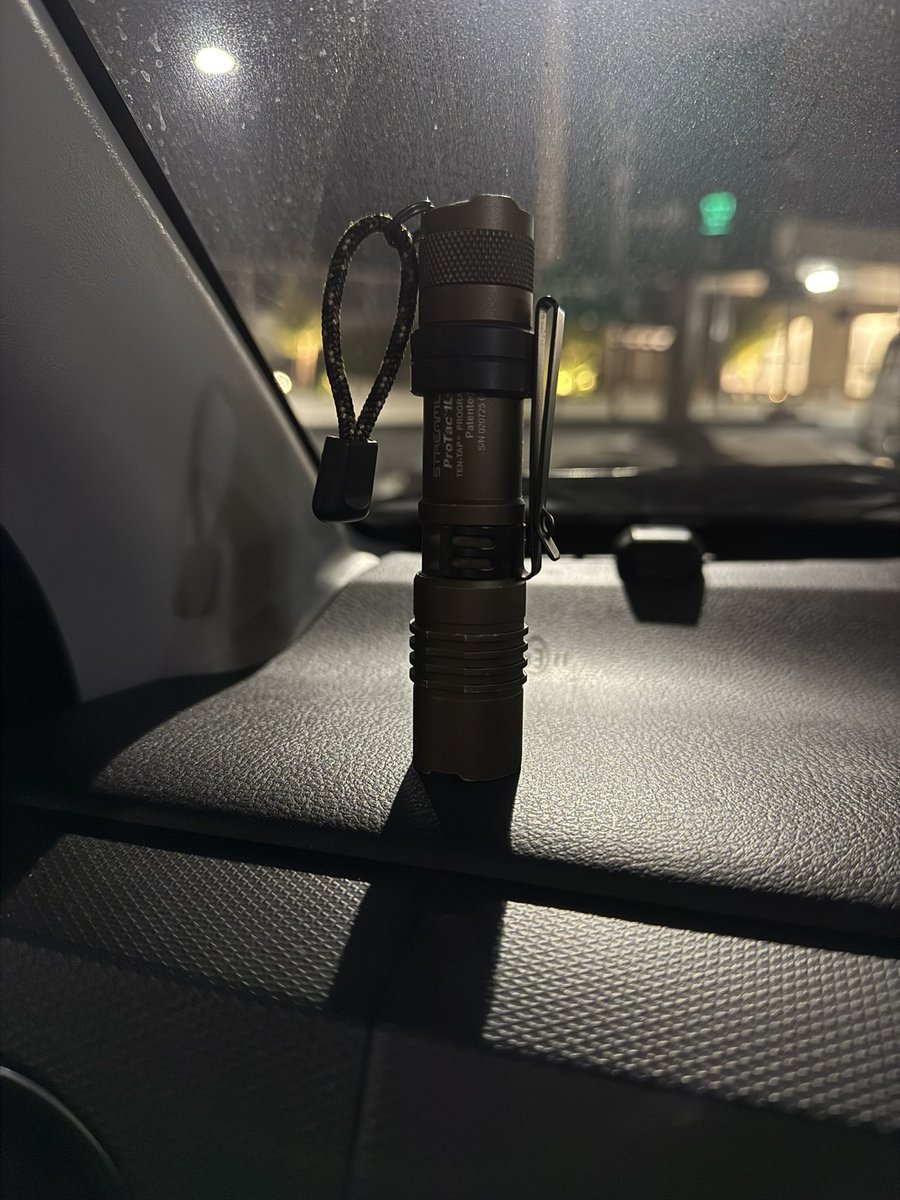 gin50990748's tweet image. 今日は1L-1AA を持ち出して
夜のドライブへ
#streamlight ＃protac1L-1AA