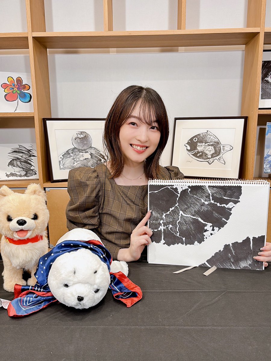 #アトリエReina 第103回

白熱の大ダジャレ大会開催🎉とてもハイレベルな闘いでした👏

今回描きあげたイラストは【食器】。食器集めが好きなうえしゃまならではの一枚でした🍽️

次回9周年にあたる放送は10/25（土）OA予定です!!
 #上田麗奈 #アトリエReina