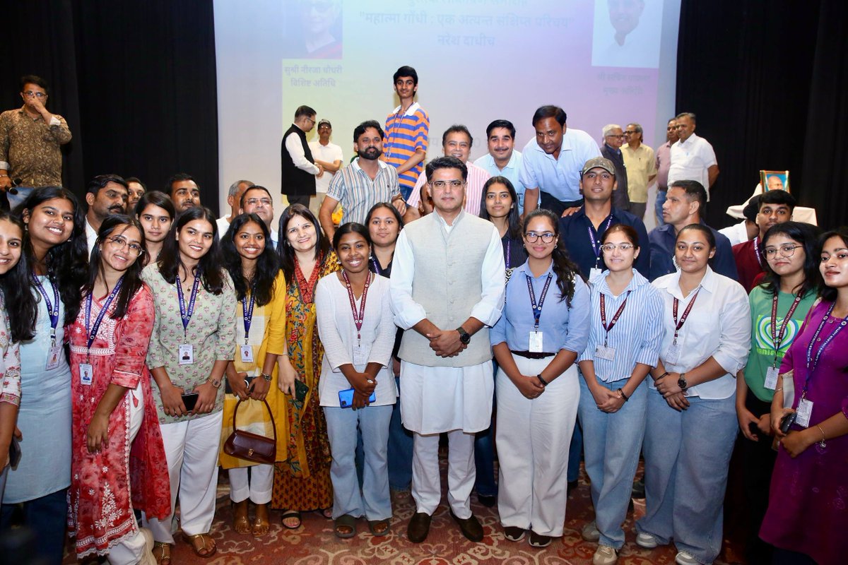 प्रोफेसर <a href="/ndadhich/">Naresh Dadhich</a> जी द्वारा महात्मा गांधी जी के जीवन पर आधारित पुस्तक “महात्मा गांधी: एक अत्यंत संक्षिप्त परिचय” का वरिष्ठ पत्रकार नीरजा चौधरी जी के साथ विमोचन किया।

महात्मा गांधी जी का जीवन और उनके विचार को सत्य, अहिंसा और सामाजिक समरसता का जीवंत प्रतीक है।

नई पीढ़ी को