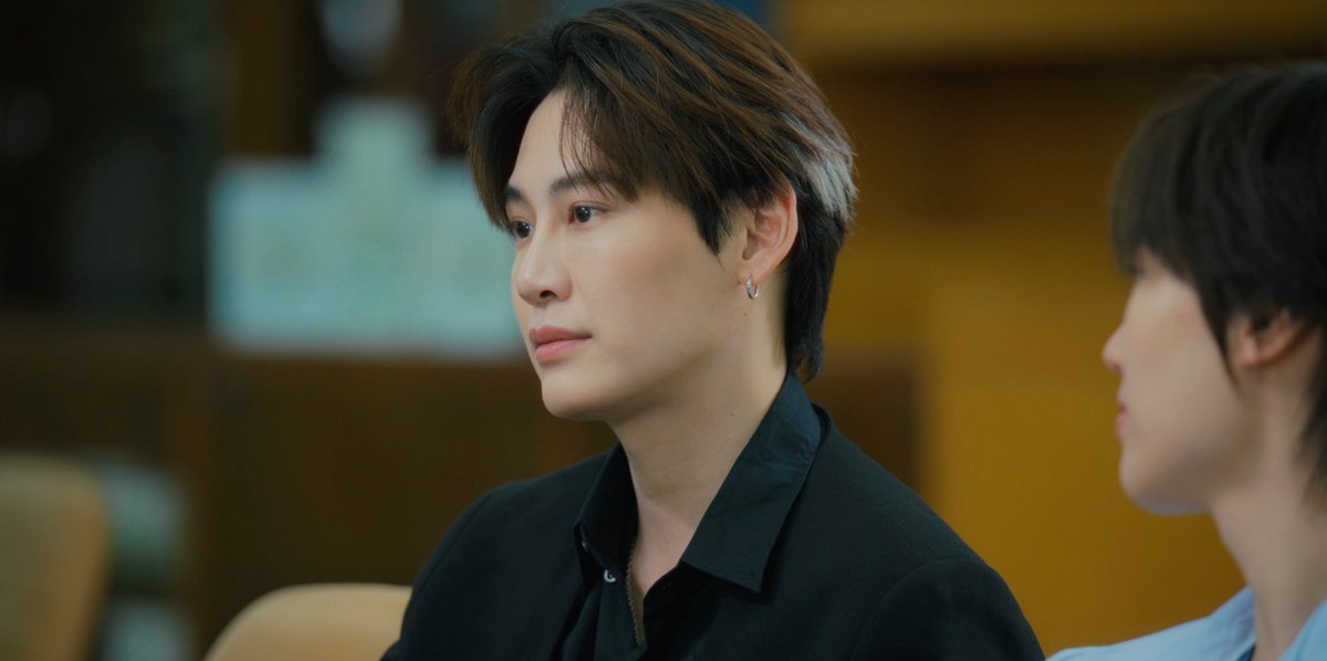 GMMTV's tweet photo. ระหว่างหน้าที่กับหัวใจรามิลจะเลือกอะไร... 
#RevampSeriesEP5 
@bb0un @napat_un https://t.co/a5VyjruOD5