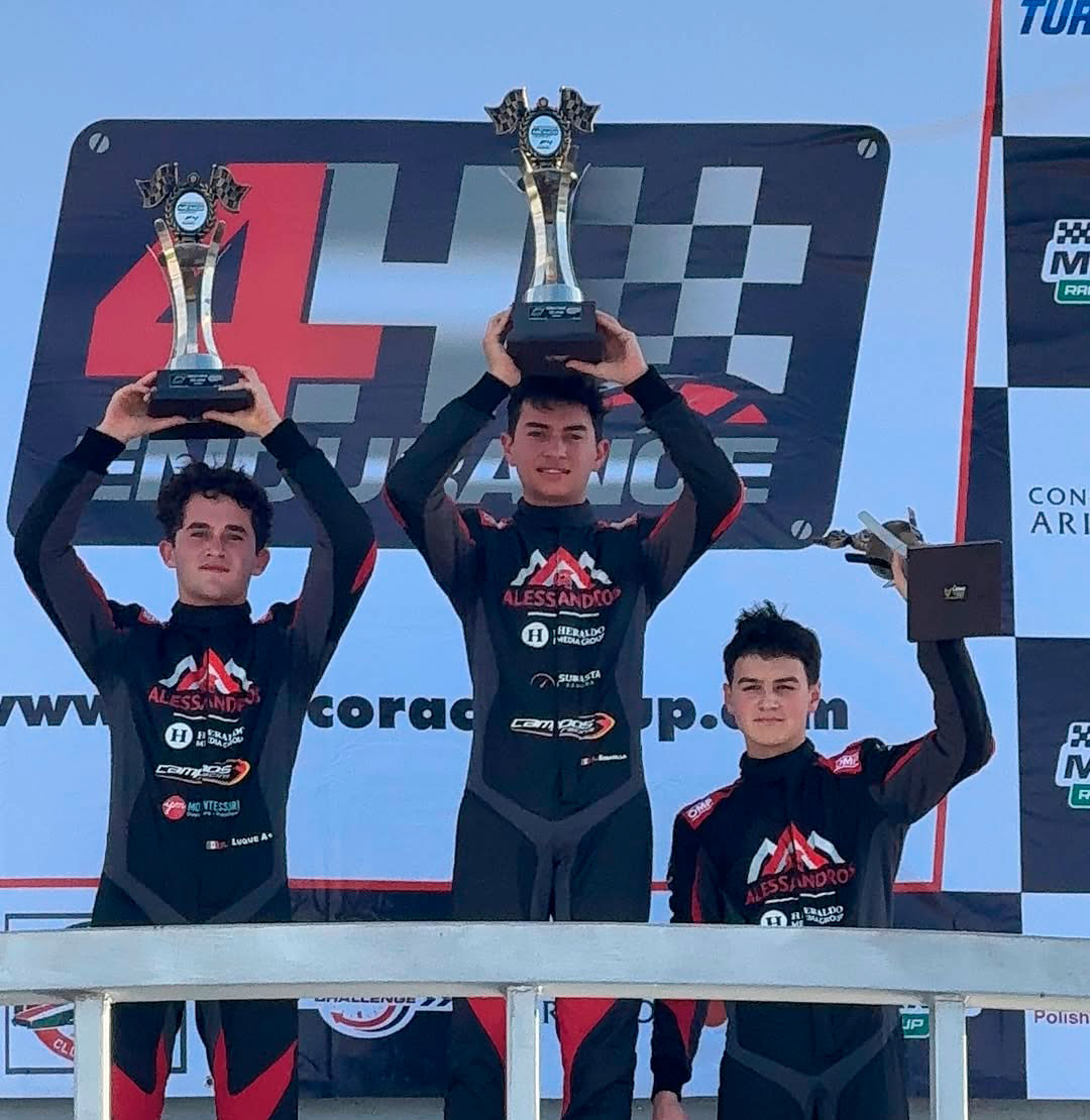 1-2-3 para el equipo Alessanndros en la Carrera 1 de la Fecha 5 celebrada enA Puebla

1-Alejandro Bobadilla
2-Fernado Luque
3-José Martínez

#mexicoracingcup #f4nacam #puebla