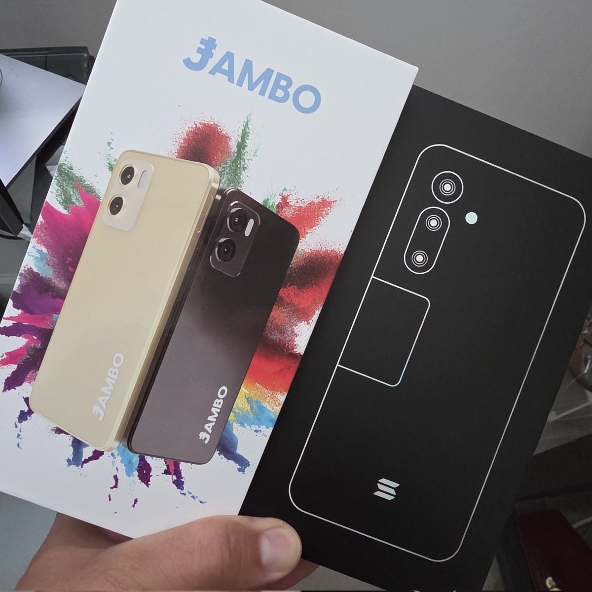 Treki33's tweet image. Only 2 phones people should be comparing.... 

📱 @JamboTechnology 
📱 @solanamobile