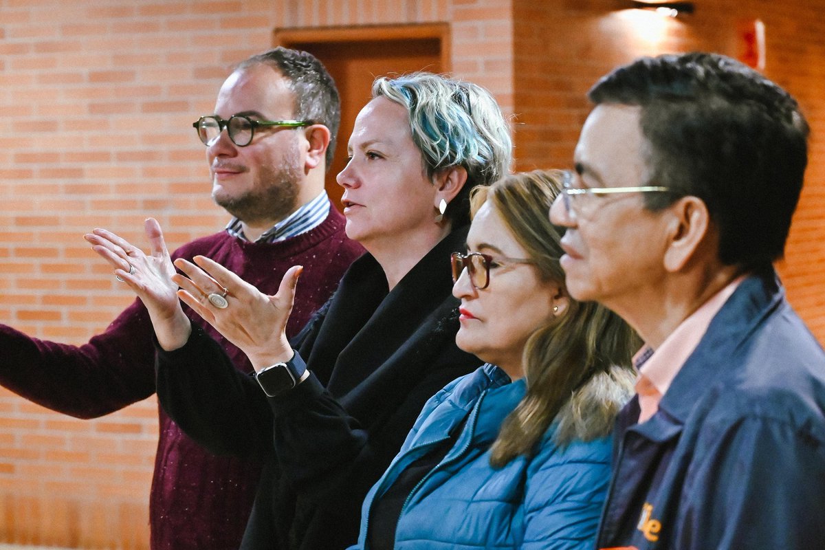 arturocharria's tweet photo. Durante tres días @Educacionbogota y @adebogota / @fecode trabajamos para construir un acuerdo en el que pusimos a los estudiantes en el centro. Comparto algunas reflexiones sobre el acuerdo y sobre el proceso de diálogo social. 👇🏽 https://t.co/wepXAdTz1D