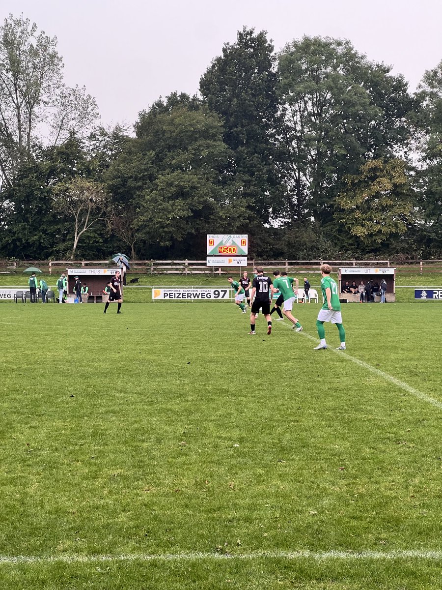 46. Tweede helft is begonnen in Zuidhorn! Geen wissels bij Be Quick.

#BEQZUI | 0-0