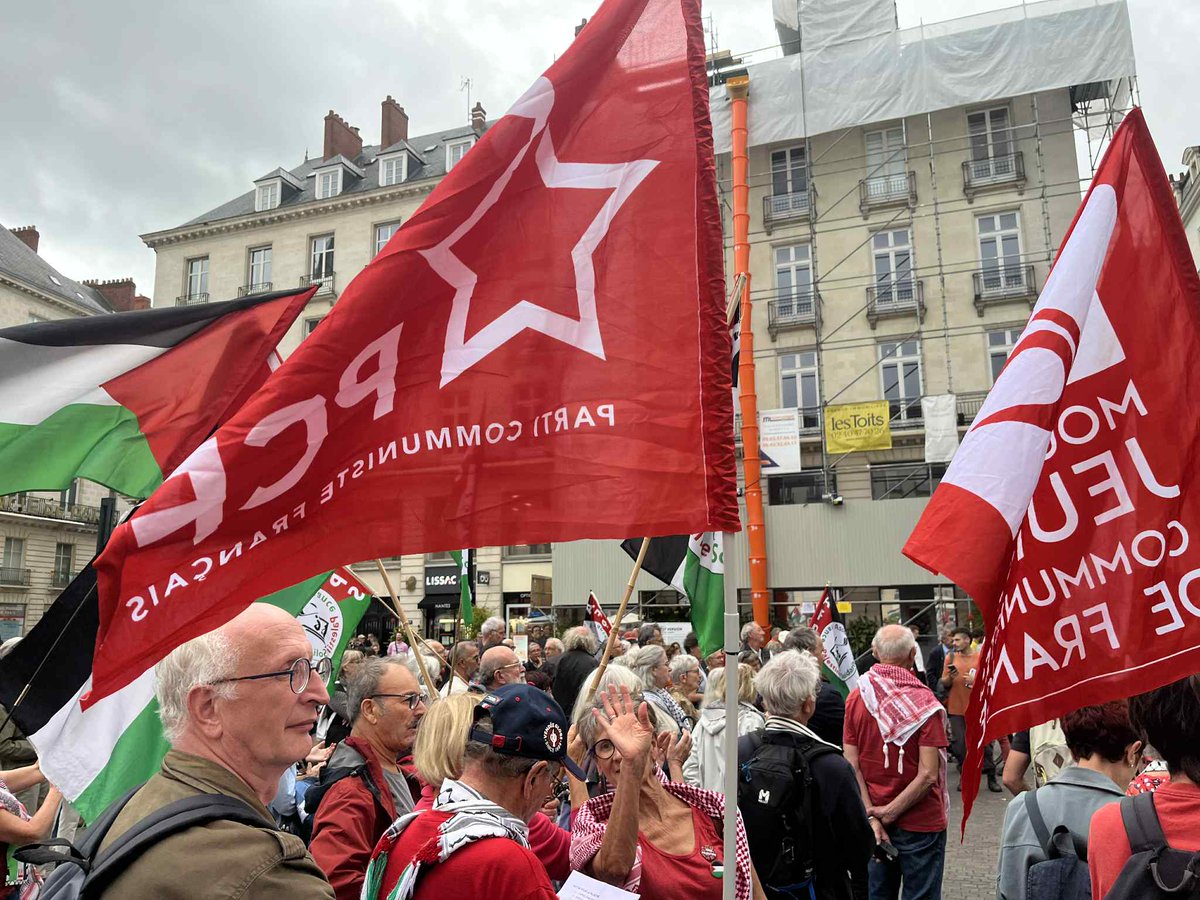 Robin_Salecroix's tweet photo. 🇵🇸 Nombreux cet après-midi encore à #Nantes pour dénoncer le génocide à Gaza, réclamer la libération des otages et prisonniers politiques, un cessez-le-feu et le respect du droit international. La justice et la paix, vite ! https://t.co/23cGrHgUtR