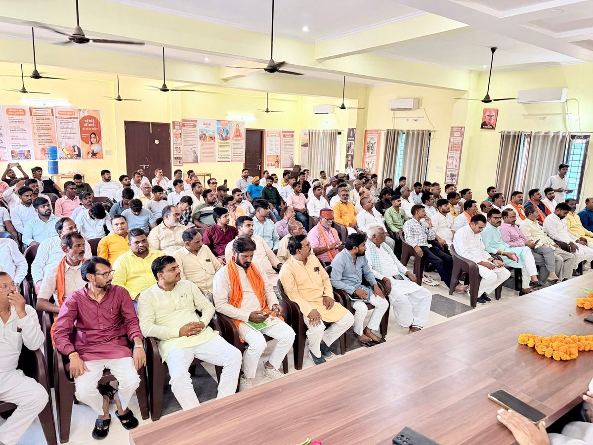 drdwivedisatish's tweet image. अहर्निश राष्ट्रसेवा में समर्पित विश्व के सबसे लोकप्रिय नेता श्री @narendramodi जी के विगत ११ वर्षों के कार्यकाल की स्वर्णिम उपलब्धियों पर चर्चा की ।

#SevaPakhwada #PMModi75 #Azamgarh #BJP #PrabuddhSammelan  #SevaHiSangathan  #NarendraModi