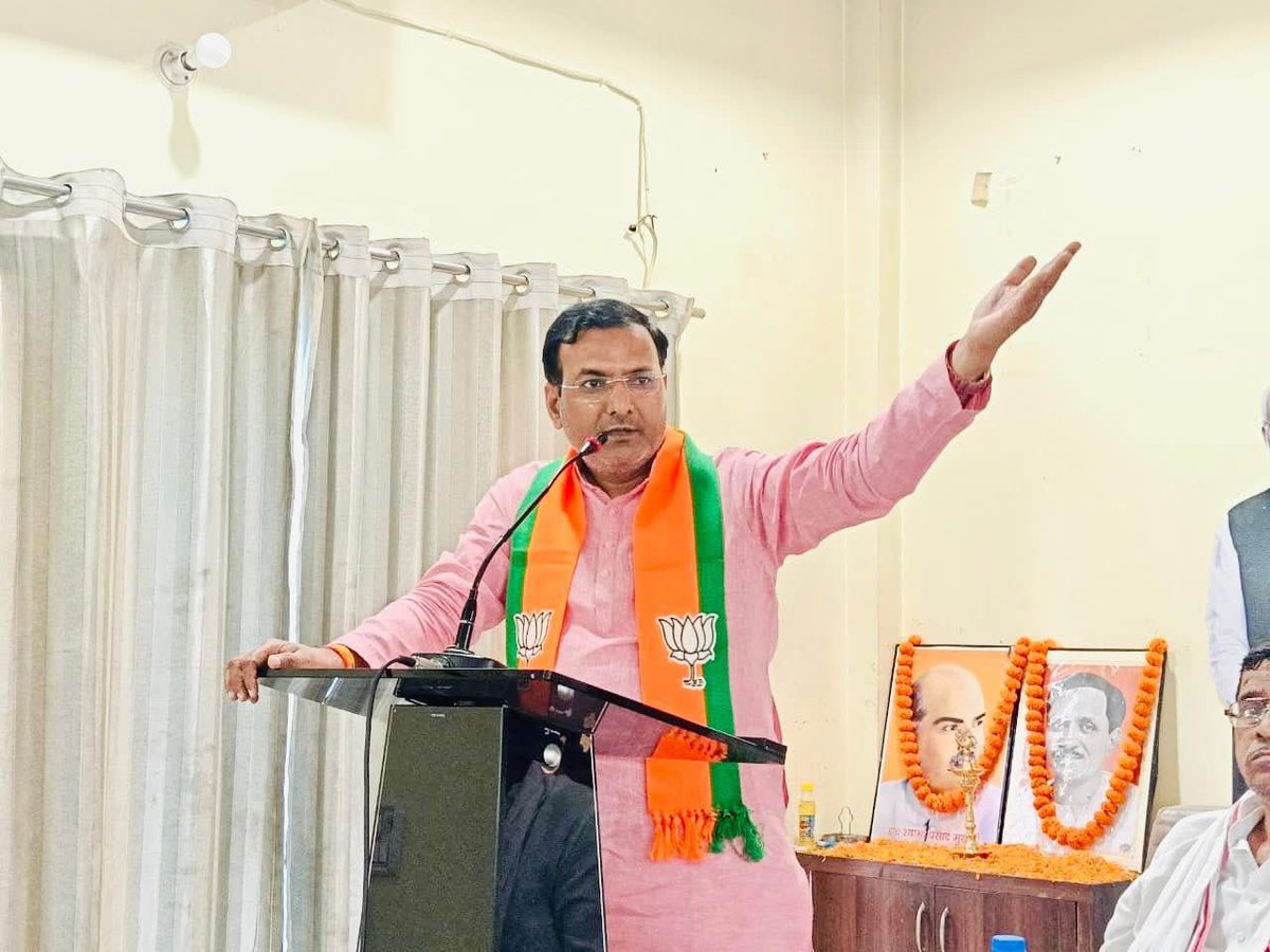 drdwivedisatish's tweet image. अहर्निश राष्ट्रसेवा में समर्पित विश्व के सबसे लोकप्रिय नेता श्री @narendramodi जी के विगत ११ वर्षों के कार्यकाल की स्वर्णिम उपलब्धियों पर चर्चा की ।

#SevaPakhwada #PMModi75 #Azamgarh #BJP #PrabuddhSammelan  #SevaHiSangathan  #NarendraModi