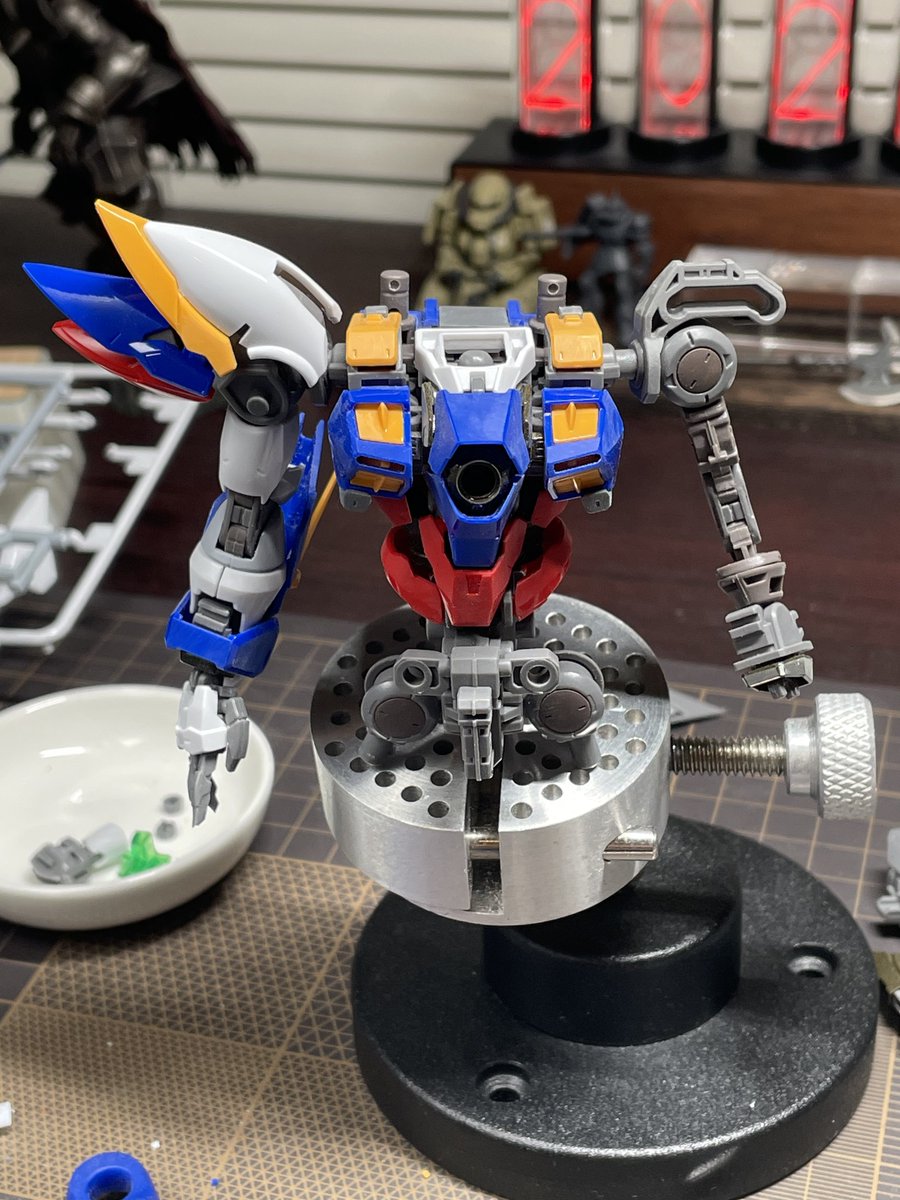 HiRM ウイングガンダムEW 制作中
今日の仮組は右腕パーツ。
あとは、フレーム素材やダイキャストパーツにどれくらいヤスリがかけられるのかチェック。
今日はここまで。

完成まであと40日