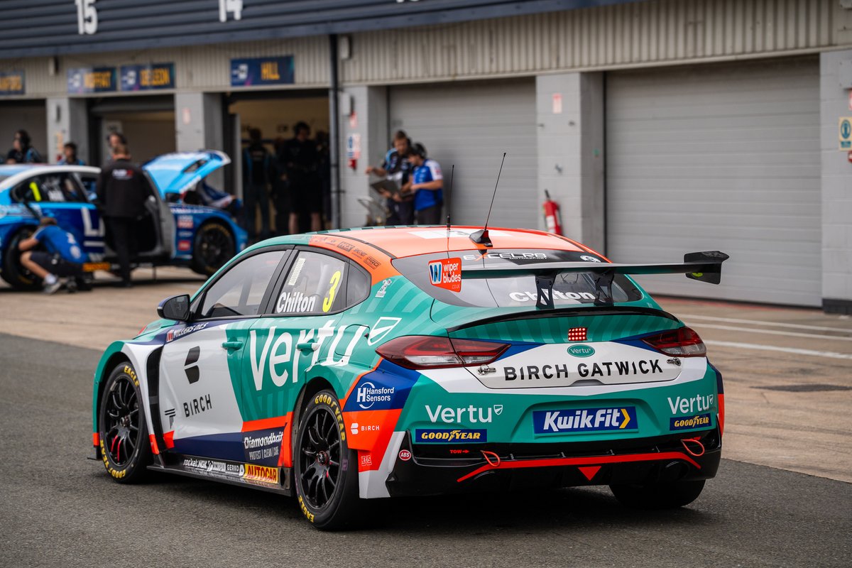 TomChilton_'s tweet image. All set for the Penultimate Race Day 🏁

#BTCC #EXCELR8 #TeamVERTU #birchgatwick @VertuMotors  @Excelr8M