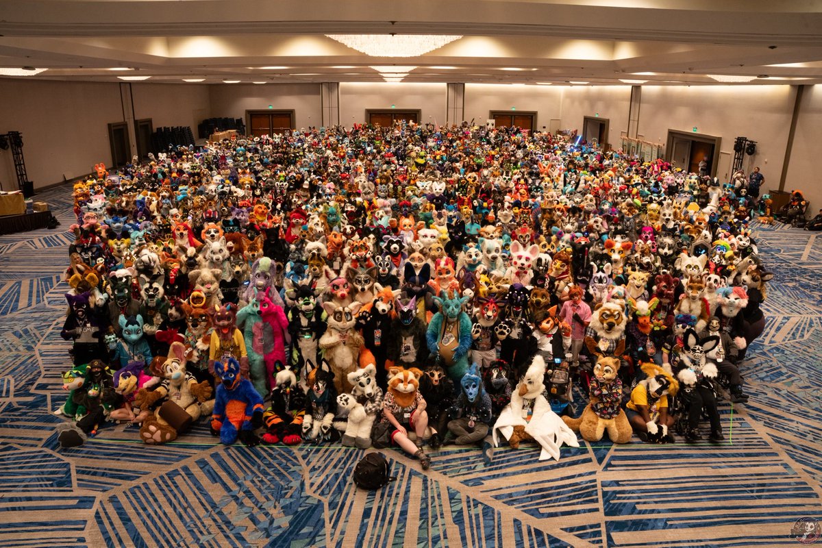 differmitt's tweet image. So many insanely cool fursuits at megaplex this year.🤩 I love these group photos bc I can just scroll through and look them all.