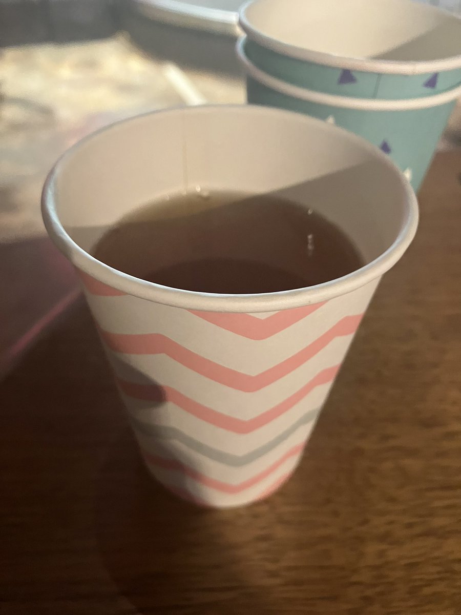りらこっぺさんのお茶、本当に３杯飲んだ。
1、2杯目　アイスのハーブティー
3杯目　ホットのダージリンティー
うましうまし、癒された。
そんなに飲食に使えたのもキャンペーンでチケットが当たったから
本当に感謝しきりです！
#札幌妖怪縁日
#札幌妖怪縁日2025