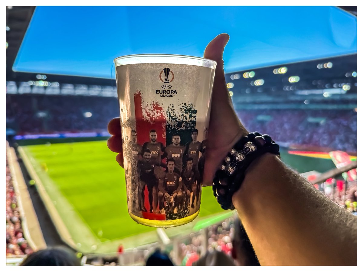 somewhere in #europe, the #temperature feels like 30°c plus and the ❤️💚🤍 team w/ their ⚽️ fans are trying hard to keep up the #FCAM05 game alive w/in blue sky! 🤙 #OnsetSummer and #NurDerFCA cc. <a href="/FCAugsburg/">FC Augsburg</a> <a href="/FCA_World/">FC Augsburg</a> <a href="/Bundesliga_DE/">BUNDESLIGA</a> <a href="/Bundesliga_EN/">Bundesliga English</a> <a href="/AurumBrothers/">Aurum Brothers</a>