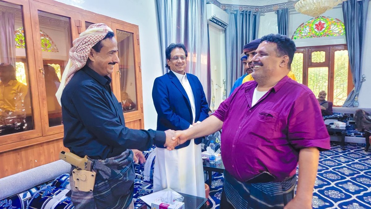 المحافظ عوض ابن الوزير يستقبل في ديوانية المحافظة الشاعر الجنوبي فهد بن جعموم اليافعي 
#شبوة