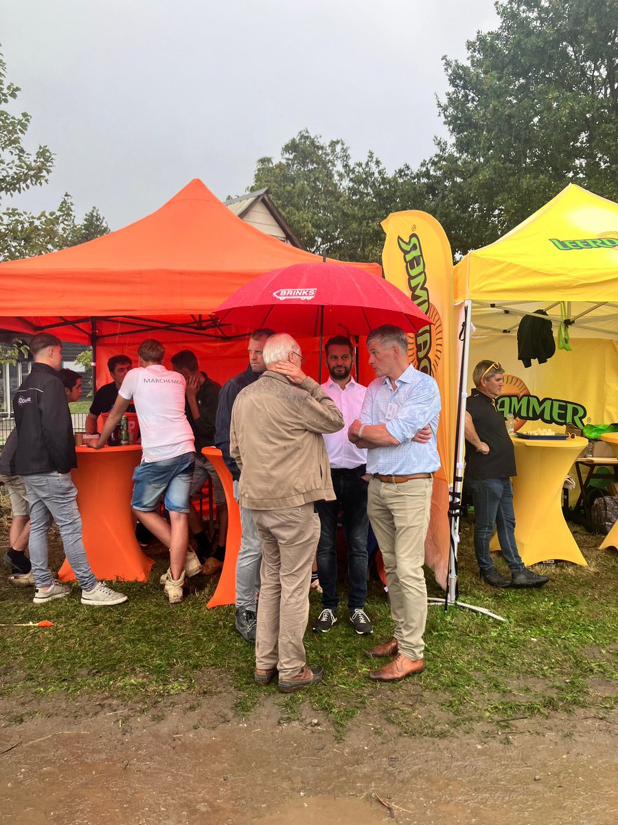 ajflach's tweet image. Veel mooie gesprekken gevoerd op de Fokveedag in Hoornaar. Ondanks de regenbuien veel publiek bij de stand van @SGPnieuws en veel steun voor de SGP-koers op het gebied van landbouw. Boeren zijn broodnodig!