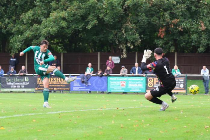 LeatherheadFC's tweet image. Instant impact from the Chertsey man. ✨ 

@sbphotographic
