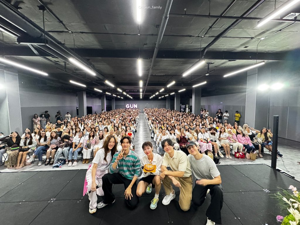 offgun_family's tweet image. GUN BD GATHERING 2025
#UNBEGUN2025
#กันอรรถพันธ์ #GunAtthaphan
ขอขอบคุณพี่ ๆ ที่น่ารักของน้องกันทุกคน🪽✨
ขอบคุณพี่ออฟ @off_tumcial
ขอบคุณพี่เต @Tawan_V
ขอบคุณพี่นิว @new_thitipoom
ขอบคุณพี่อาร์ม @arm_wc
ขอบคุณพี่อลิส @happyalicetsoi…