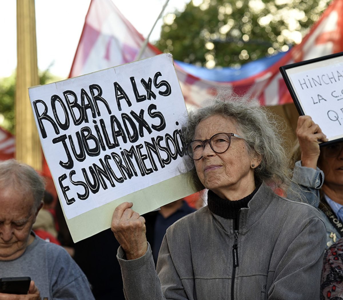 Día del Jubilado sin motivos de festejo: el Presupuesto 2026 prevé solo 5% de aumento con una inflación proyectada y un bono aún congelado.

Enterate más 
goo.su/vYxc