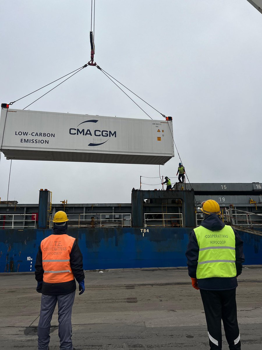 TC2mdp's tweet image. Buen Sábado 🚢 con la operatoria del buque Artemis de @cmacgm en muelle de ultramar, al mando del equipo de estiba de #HipoCoop 💪🏼