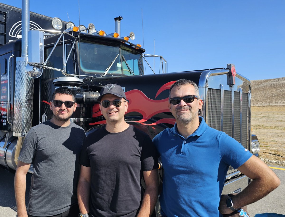 Canlı Silahlar ve Tereyağı dinliyorum. Çok iyi ortam 😁