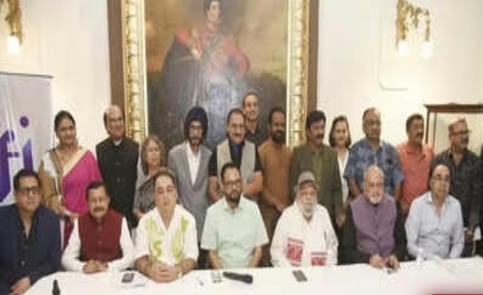 🇮🇳 Big news for Indian cinema!

Homebound, starring Ishaan Khatter, Vishal Jethwa &amp; Janhvi Kapoor, has been selected as India’s official entry to the Oscars 2025 

Chosen from 24 films, it stood out for its powerful storytelling and stellar performances.

 Congratulations to the