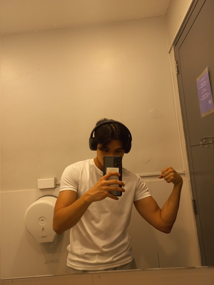 mitztizooo's tweet image. mandatory pose 😅
#cebu #altercebu