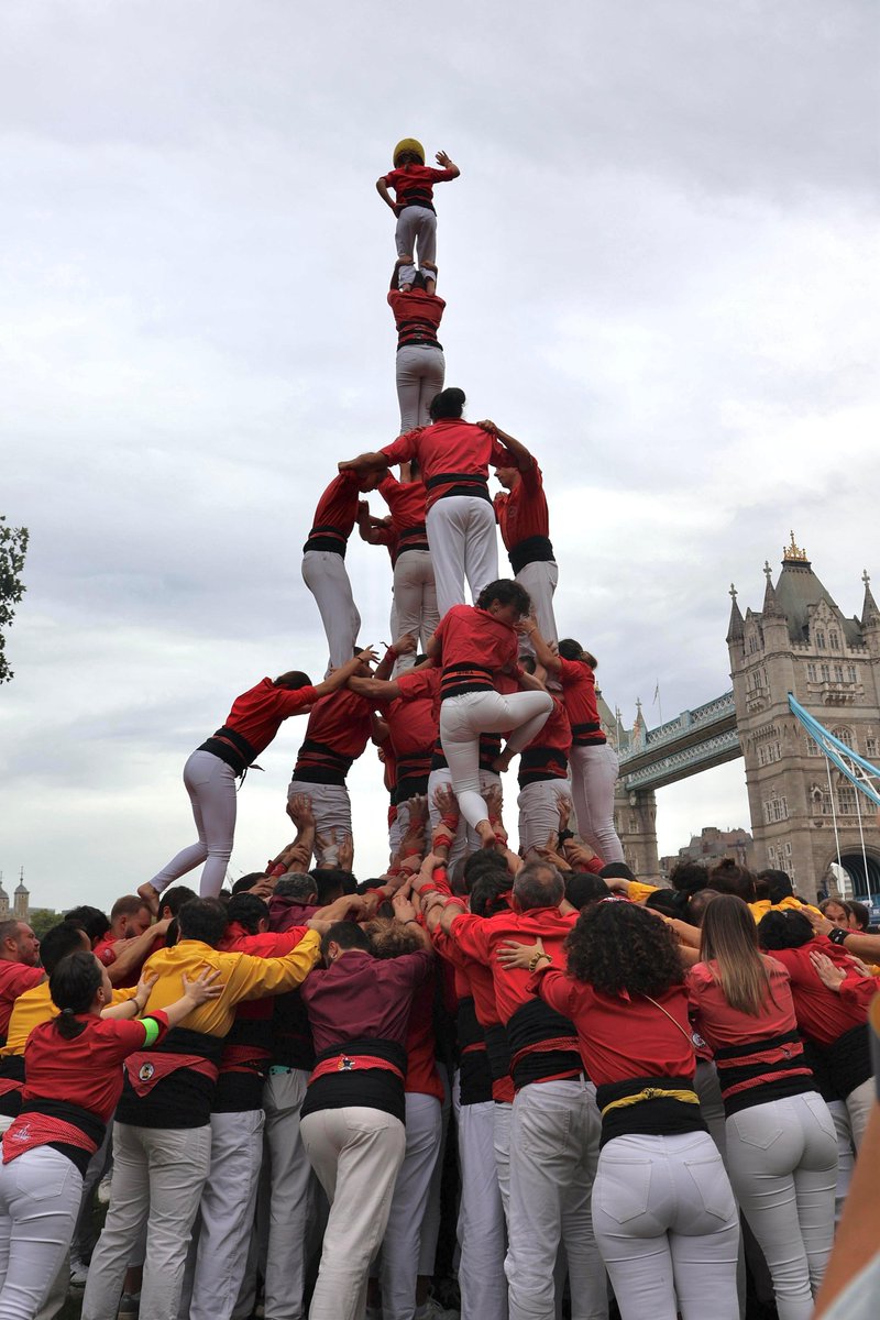 A primera ronda, a Londres, descarreguem el 4 de 7 amb el pilar!

📸 Roser Giner

#castells #Valls