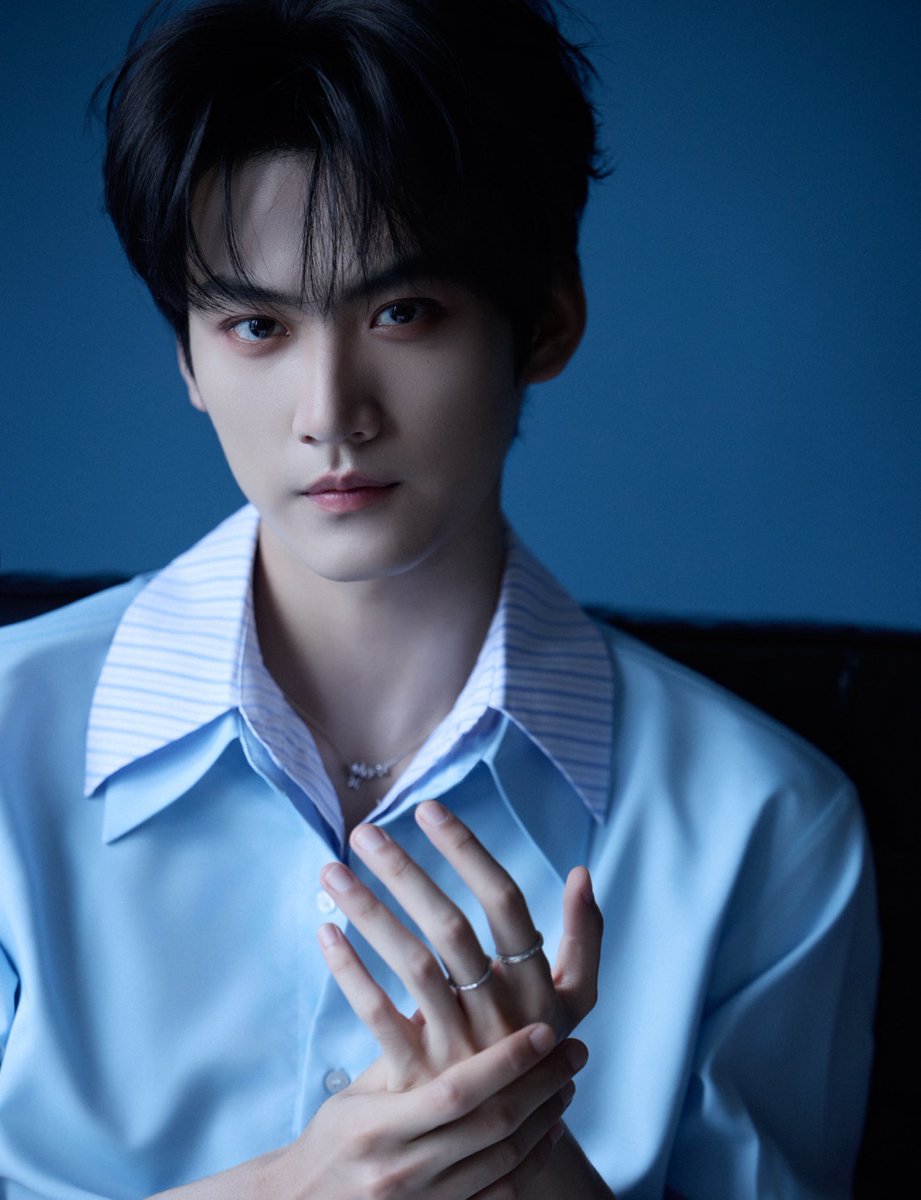 BZhoukeyu's tweet photo. โจวเคออวี่คือน่าจะเเปลว่า好帅อะเเล้วทุกงานคือเเจ้งคุณตำรวจเด็กนี่โกงอีกเเล้วค่ะท่าน https://t.co/VYs3WbThSn