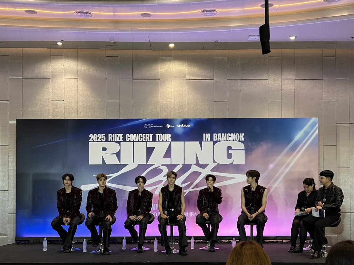 หกหนุ่มวง RIIZE พร้อมขึ้นคอนเสิร์ตครั้งแรกในประเทศไทยแล้วครับ! เอสไควร์ชวนชมภาพของหนุ่มๆ จากงานแถลงข่าว ให้แฟนๆ ได้รับชมกันก่อน

#RIIZE #라이즈 #RISEandREALIZE #RIIZE_CONCERT #RIIZINGLOUD #RIIZINGLOUD_IN_BANGKOK
#Esquire
#EsquireThailand
#ManAtHisBest