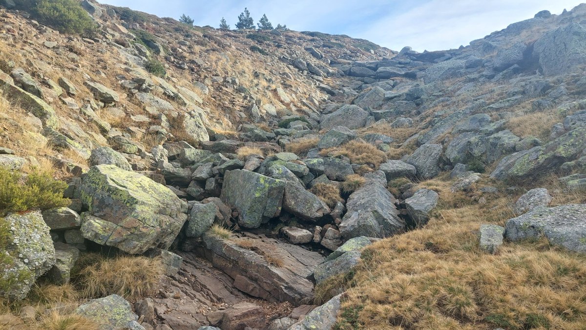 Que llueva, que llueva,...
Río Duero cerca de su nacimiento, a más de 2000 metros.
Duruelo de la Sierra, Soria