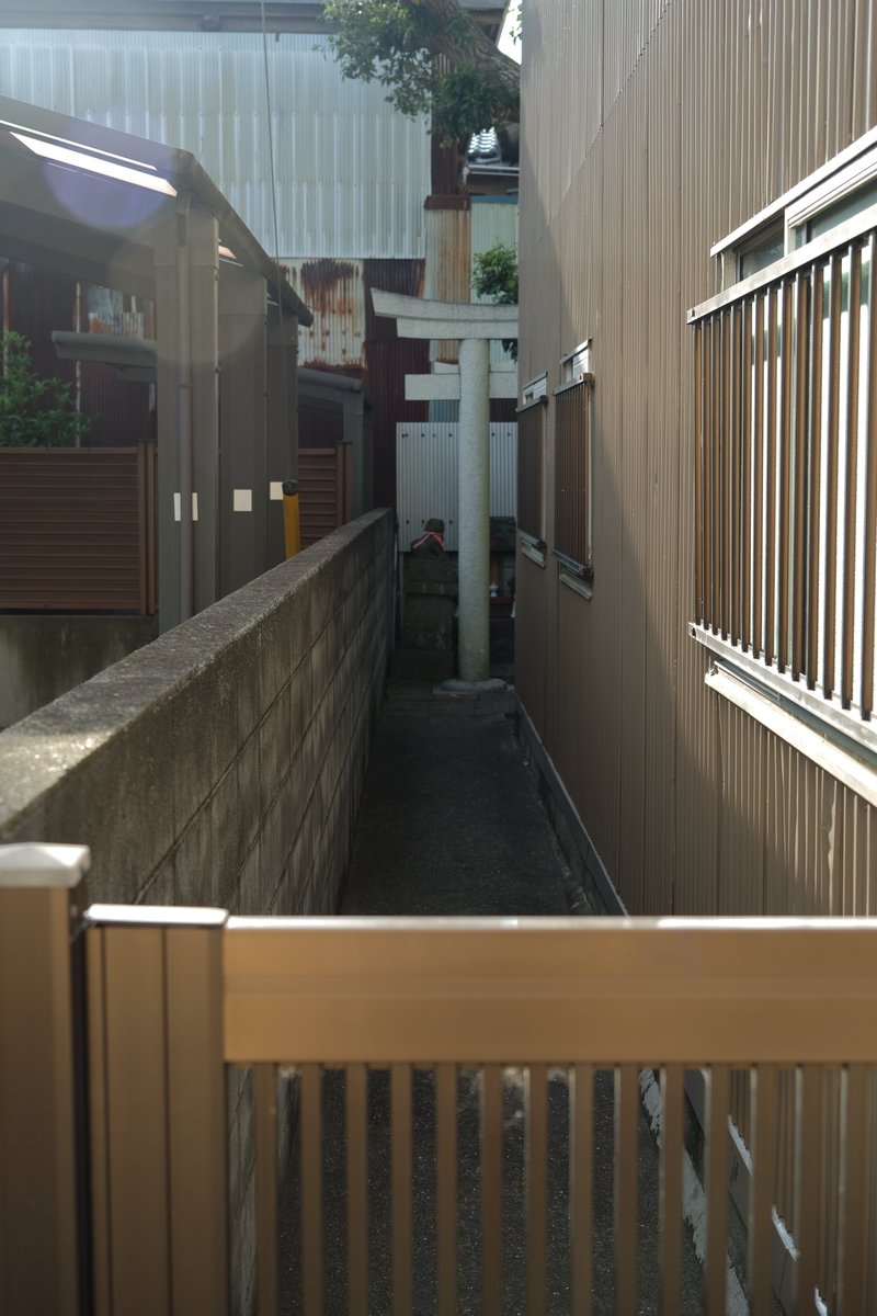 参道は真ん中を歩いてはいけないと言うけれど…