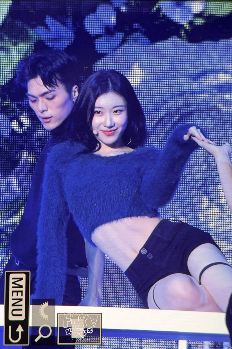 justFOXchae0's tweet photo. 250920 팬미팅
BLOOM💙

#ITZY #있지 #CHAERYEONG #채령
@ITZYofficial https://t.co/nDRwiavD9O