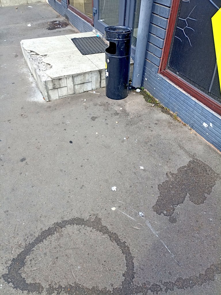 TheMostGenius's tweet image. От нафіга бути такою бидлотою -замість того, щоб викинути жуйку в смітник, який стоїть прям поруч, випльовувати її на асфальт?! 
Щоб вона розплавилася на сонці і люди на неї наступали?😡
І так, я не подивилась під ноги і вступила