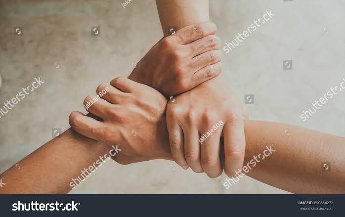 พบมือ ประหลาด 3มือประสานกัน ใต้ทะเลเกาะกูดไทย
สันนิษฐาน เปึน มือของชาว เขมร ไทย มาเลย์เซีย