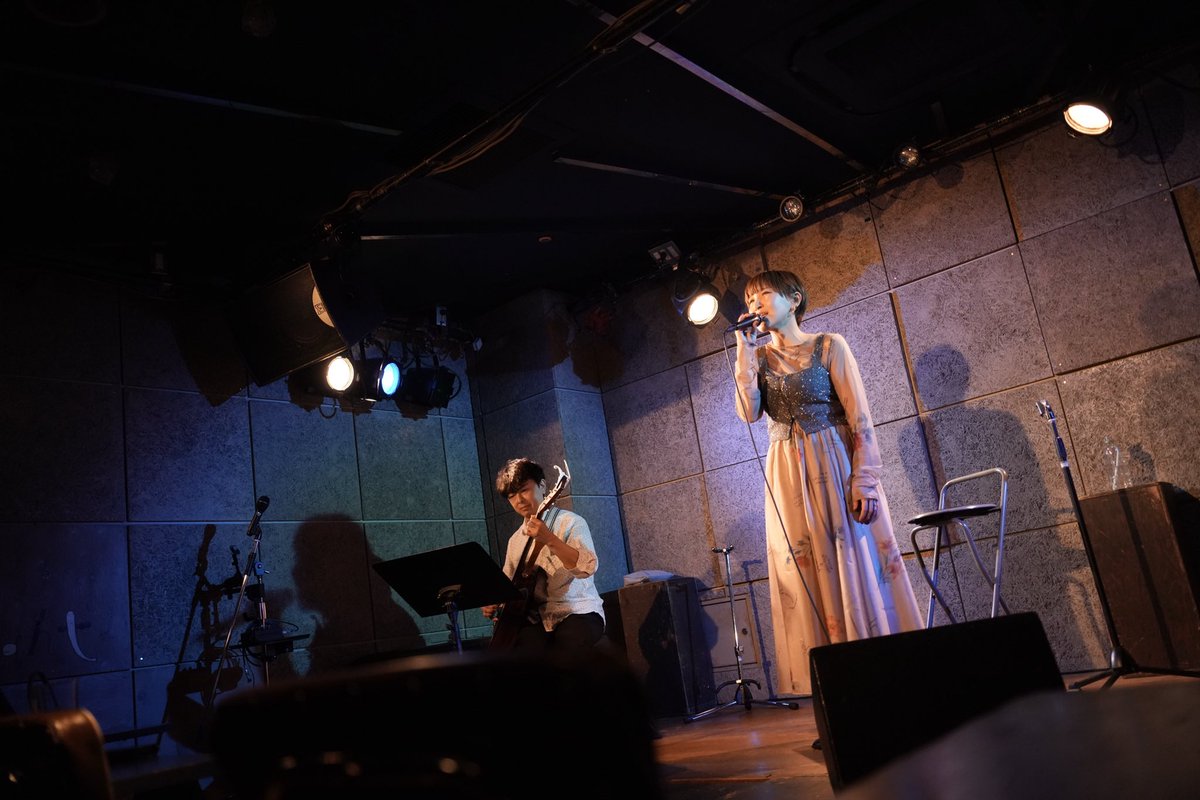 asasasan's tweet photo. 昨日の『Harvest Moon』@新宿SACT！
ありがとうございました

過去の周年月に歌った曲や、月にまつわるセットリストでした🌕
サポートは菊池達也さん

ジュンさんもナーレイさんも最高でしたよねー(o^^o)
いい夜でした🍺

次のライブも決まったらお知らせします！ https://t.co/HLXNDLU36o