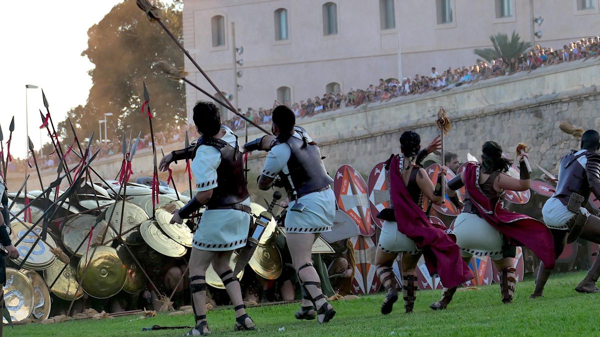 Frinkelson's tweet photo. @SandyofCthulhu You should visit Cartagena also un Spain. Next week begins a whole week of parades and historic recreations about the punic wars. https://t.co/5QhbkKFMX6