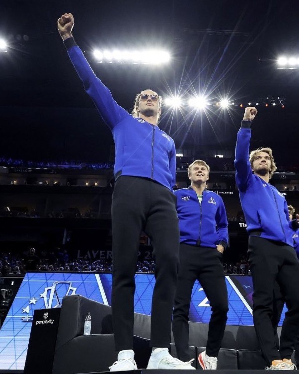 oocsaschazverev's tweet image. 