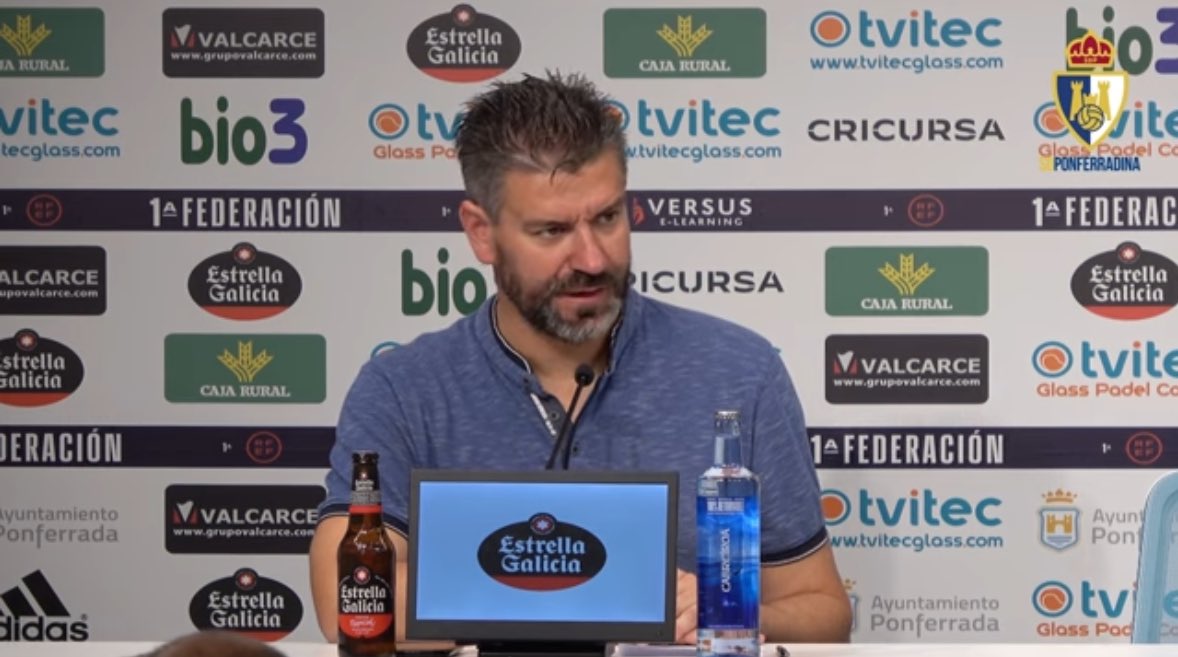 U_Deportivista's tweet photo. Fer Estévez, muy crítico con la imagen del equipo: “Lo que hay que hacer es correr, trabajar más, tener más intensidad, más personalidad. (…) Representamos a un club y hay que tener carácter hasta el final. El reproche me lo hago yo por no saber transmitirlo”. https://t.co/hHJQf6zSEo