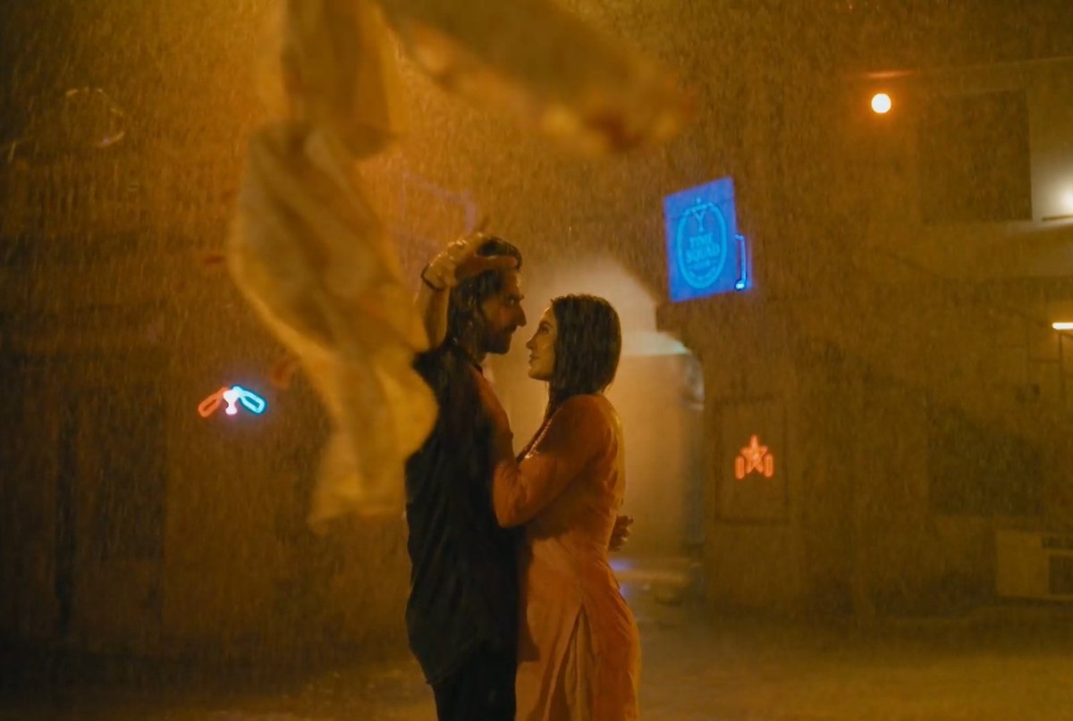 this duptta throw 🥵❤😩

CHERISHING RISHREE