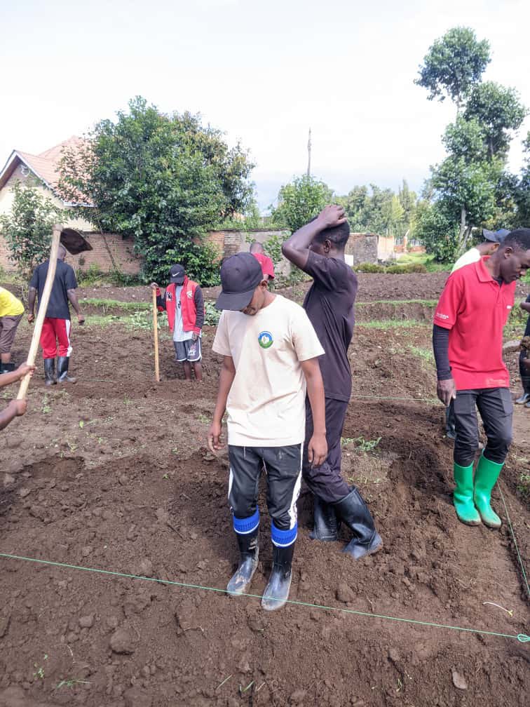 RwandaCSSA's tweet image. This morning the @RwandaCSSA community participated  in Getting  Agricultural Season Early practices on the Farm.

#WeForChange #WeAreRCSSA #WeAreAgriPeak @agripeak1