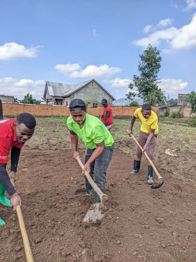 RwandaCSSA's tweet image. This morning the @RwandaCSSA community participated  in Getting  Agricultural Season Early practices on the Farm.

#WeForChange #WeAreRCSSA #WeAreAgriPeak @agripeak1