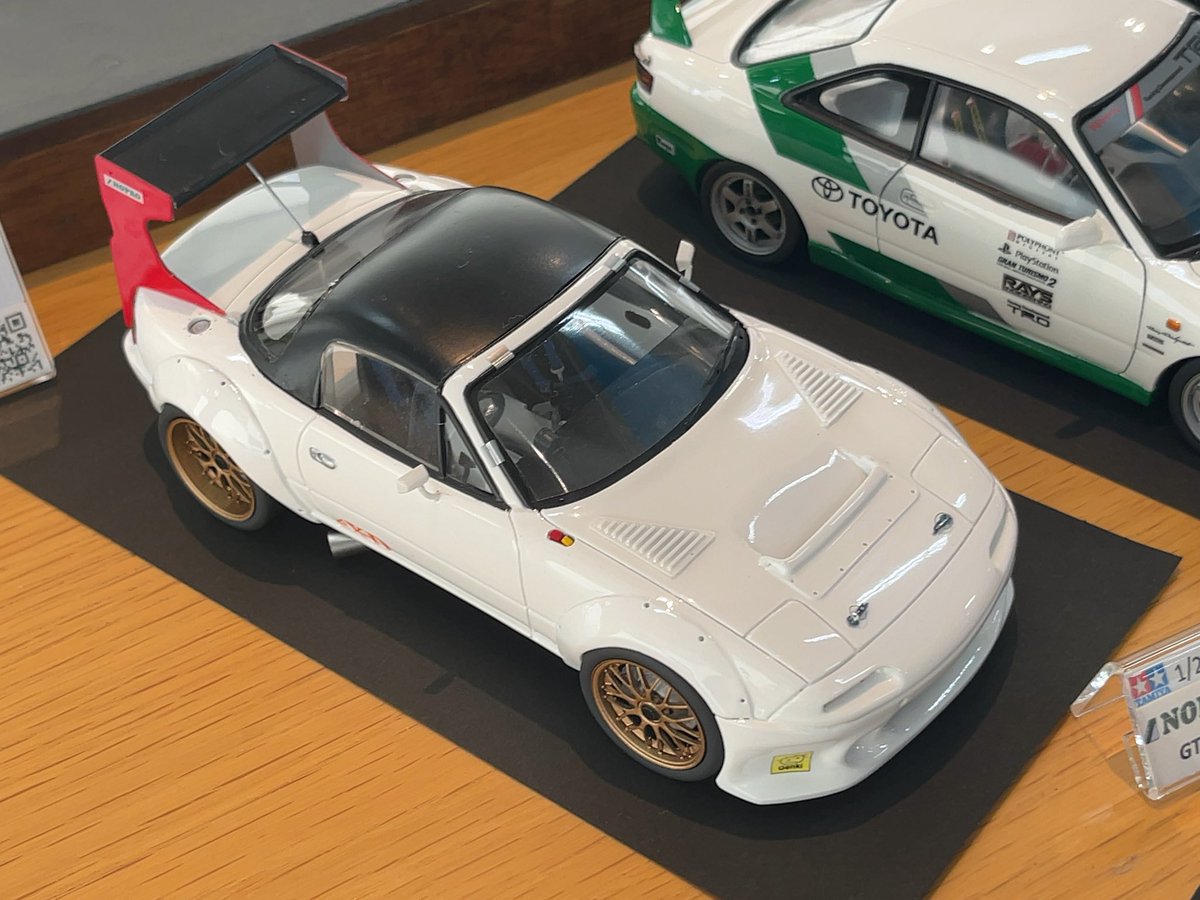 takoyama55's tweet image. #オートモデラーズウィークエンド
帰る直前に私の模型を囲んで、まさかのロードスター模型談義、そして実はロードスターオーナーが4人も集まってたの、いい思い出になりました♪
ロードスターも何台かいましたけど、NDは私のだけだった気がします…
#mazdaroadster