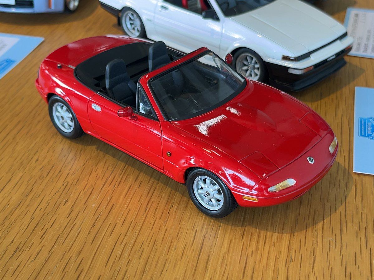 takoyama55's tweet image. #オートモデラーズウィークエンド
帰る直前に私の模型を囲んで、まさかのロードスター模型談義、そして実はロードスターオーナーが4人も集まってたの、いい思い出になりました♪
ロードスターも何台かいましたけど、NDは私のだけだった気がします…
#mazdaroadster