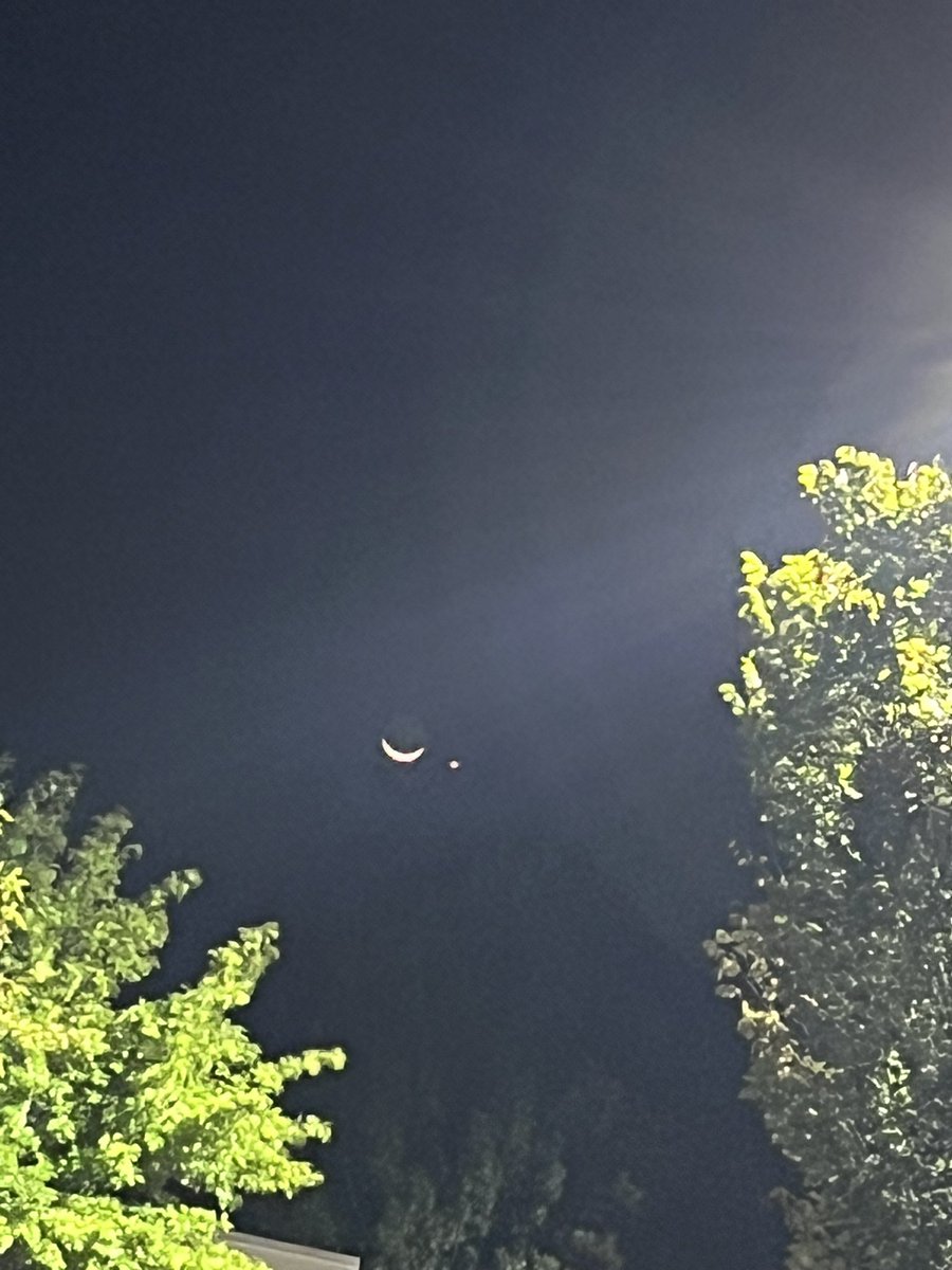 Jeff (@forestjeeper) on Twitter photo <a href="/DailyPicTheme2/">Daily Picture Theme</a> We had an #incredible morning yesterday. The moon was smiling at Venus. <a href="/DailyPicTheme2/">Daily Picture Theme</a> We had an #incredible morning yesterday. The moon was smiling at Venus.