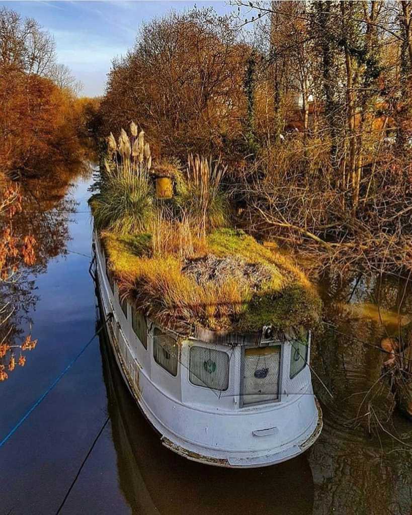 abandonedspaces's tweet image. Slow boat to nowhere…